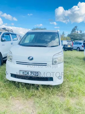 Toyota Voxy 2009 White
