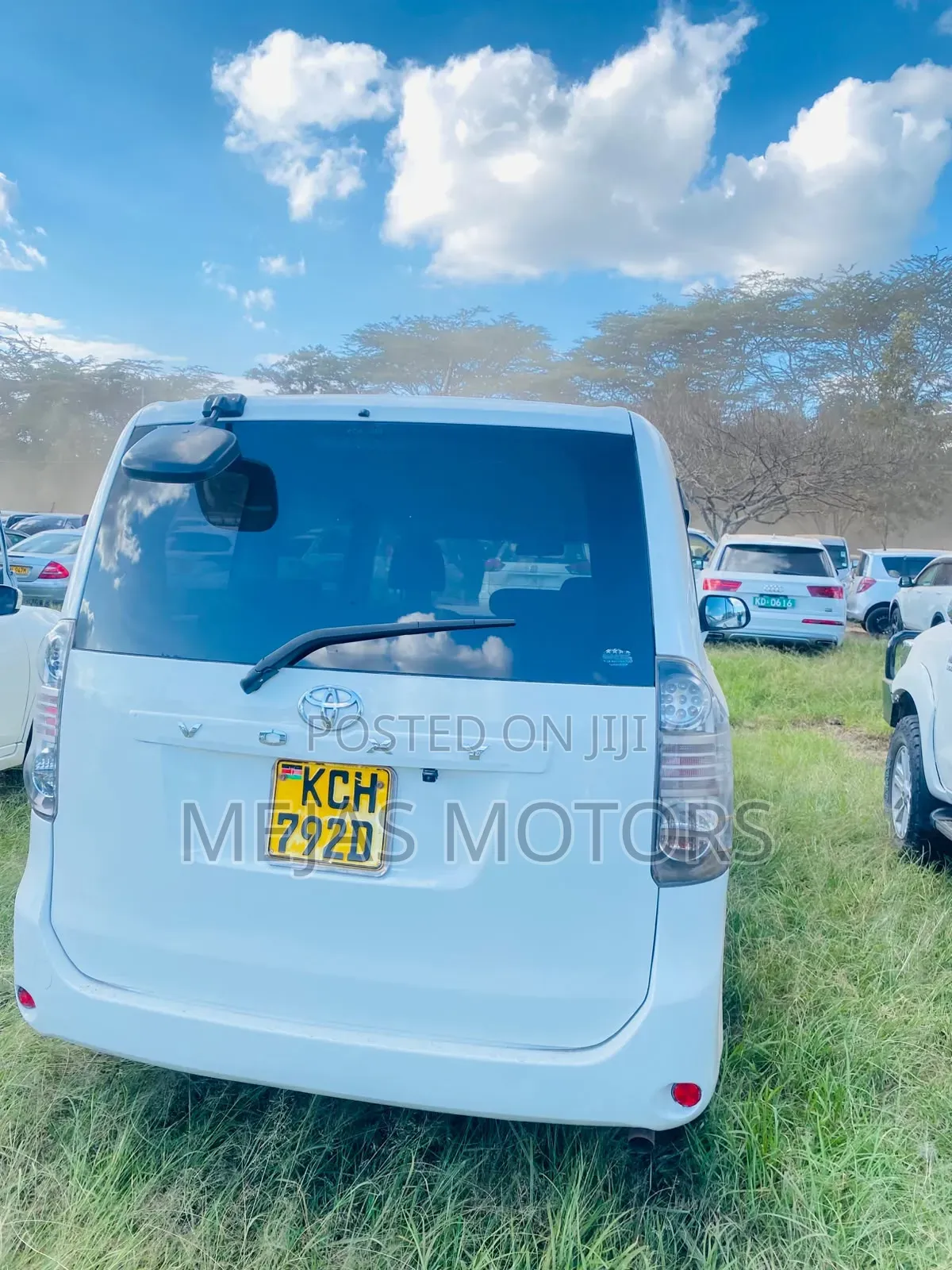 Toyota Voxy 2009 White