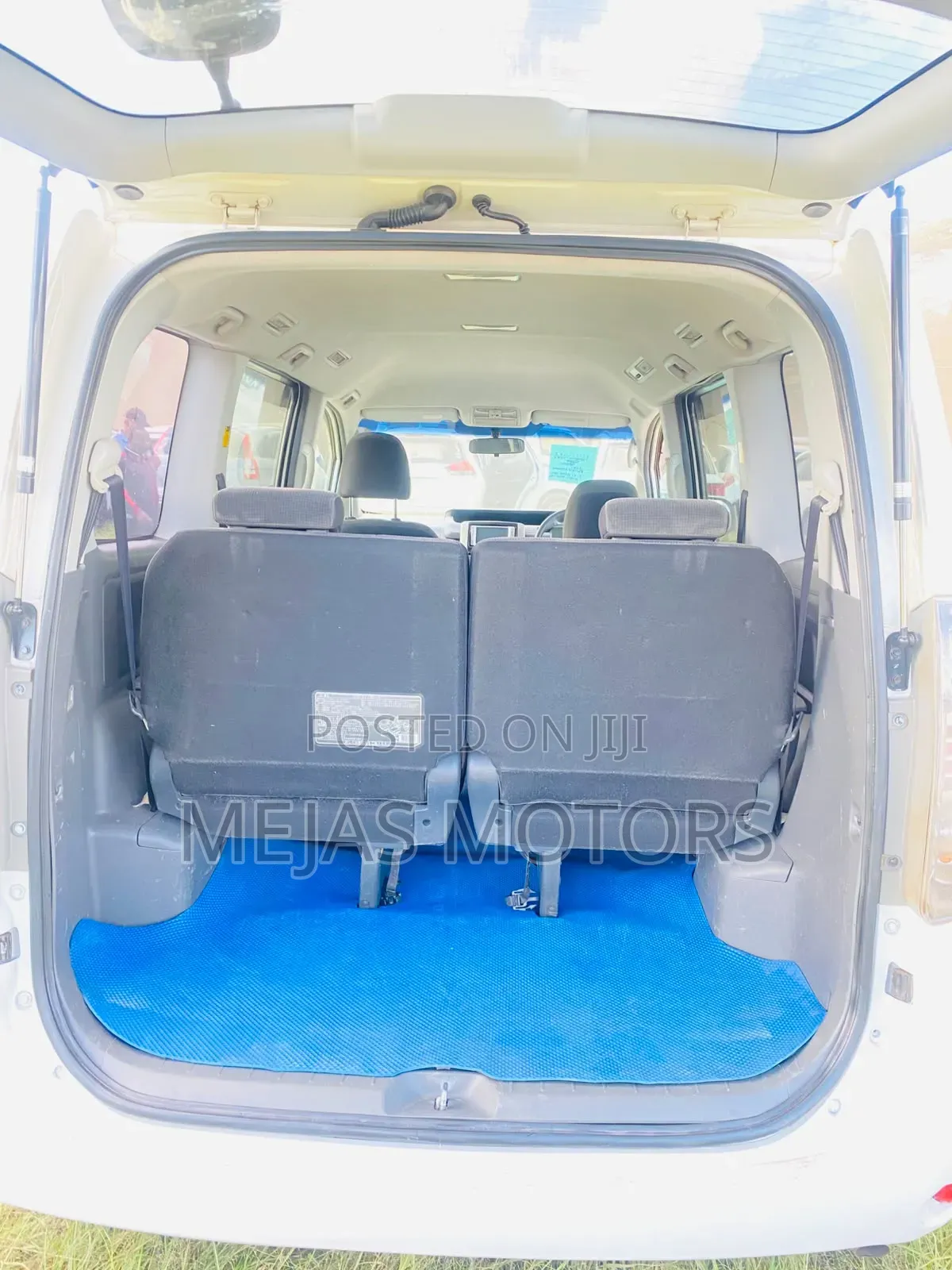 Toyota Voxy 2009 White