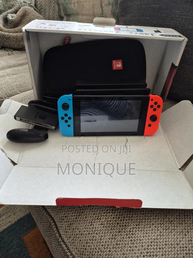 Nintendo Switch - main view
