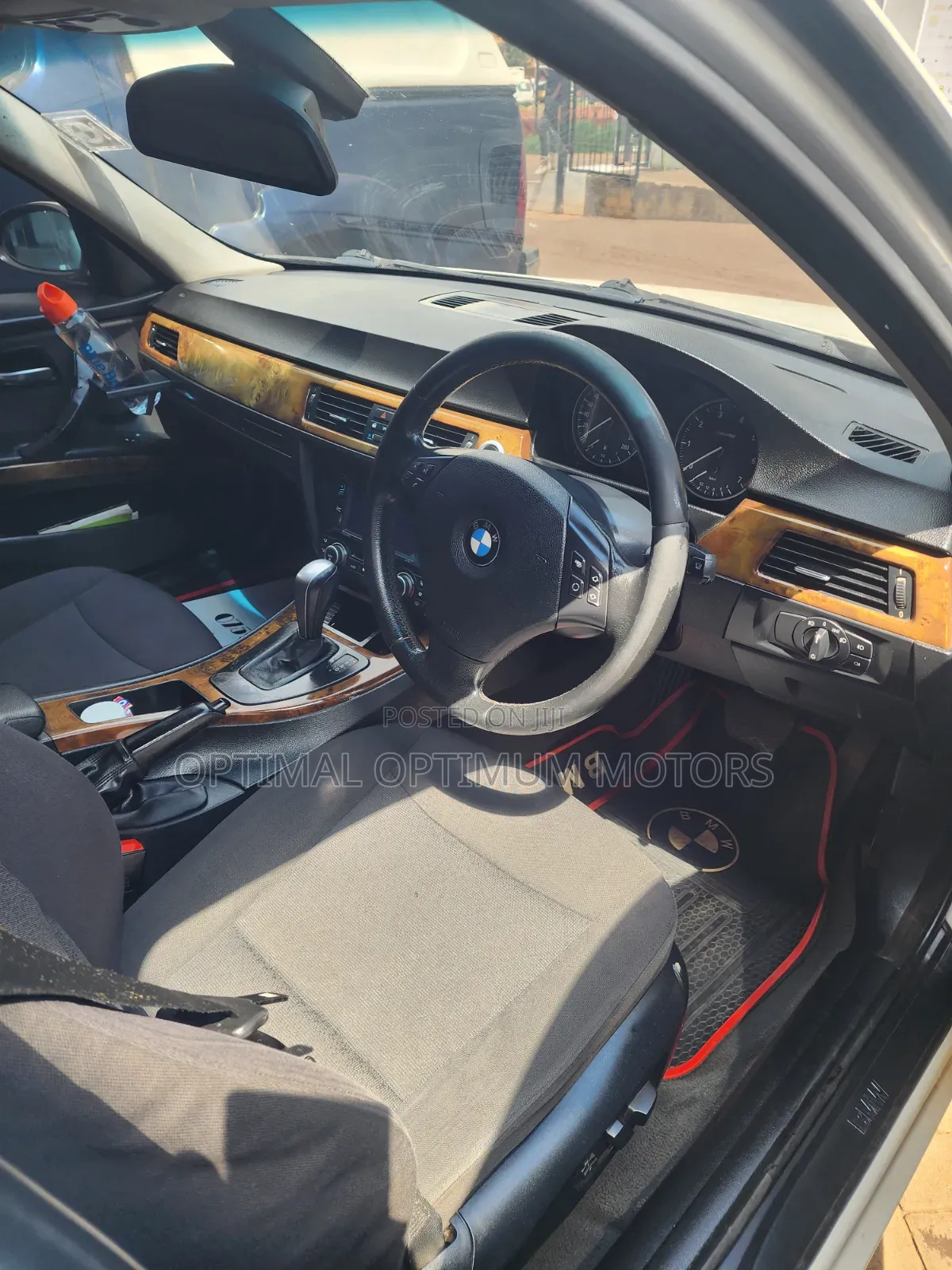 BMW 320i Sedan RWD 2009 White