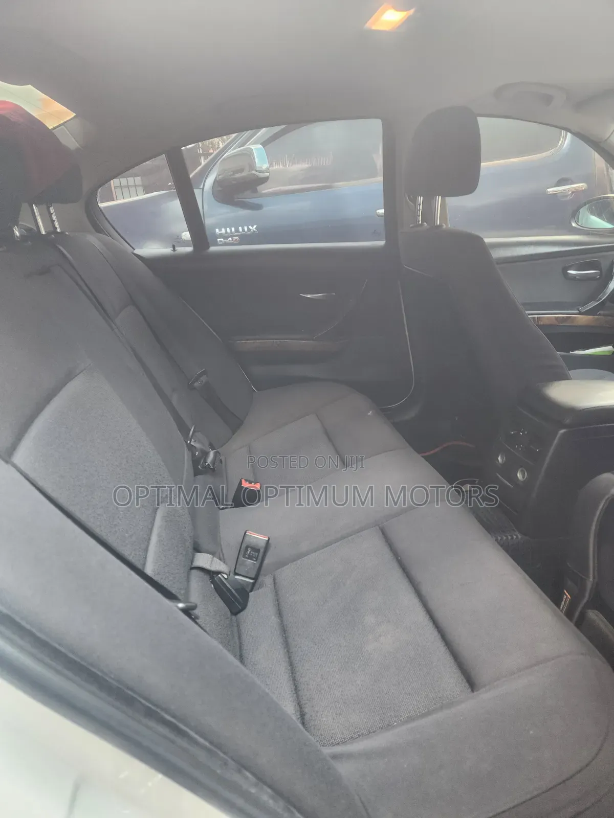 BMW 320i Sedan RWD 2009 White