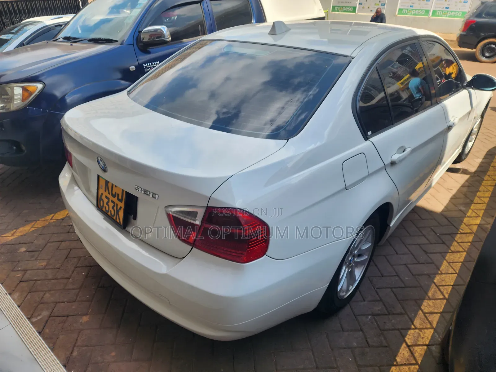BMW 320i Sedan RWD 2009 White