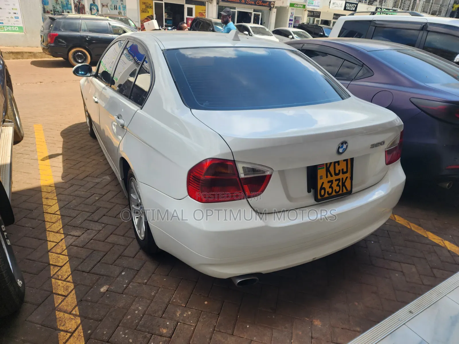 BMW 320i Sedan RWD 2009 White
