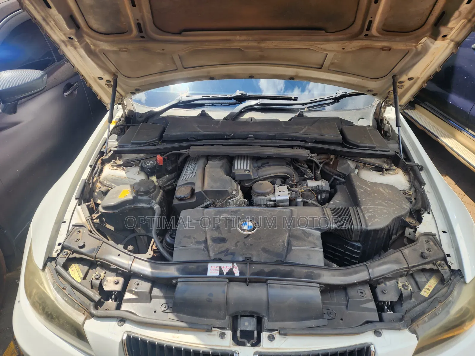 BMW 320i Sedan RWD 2009 White