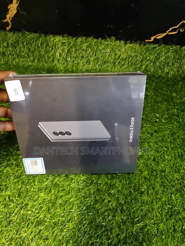 New Samsung Galaxy Z Fold6 256 GB Silver - thumbnail 2