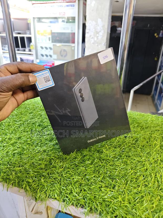 New Samsung Galaxy Z Fold6 256 GB Silver - thumbnail 10