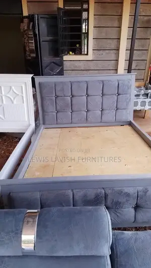 Gray 5 by 6 Chester Bed