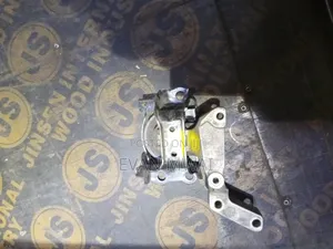 Nissan March Engine Mounting