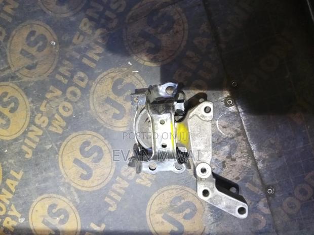 Nissan March / NOTE 2012 Engine Mounting