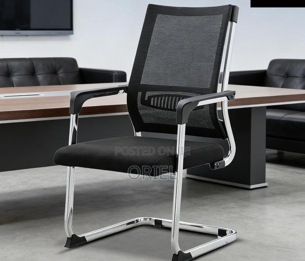 Office Chair : Black Mesh Boardroom Meeting Office Chair