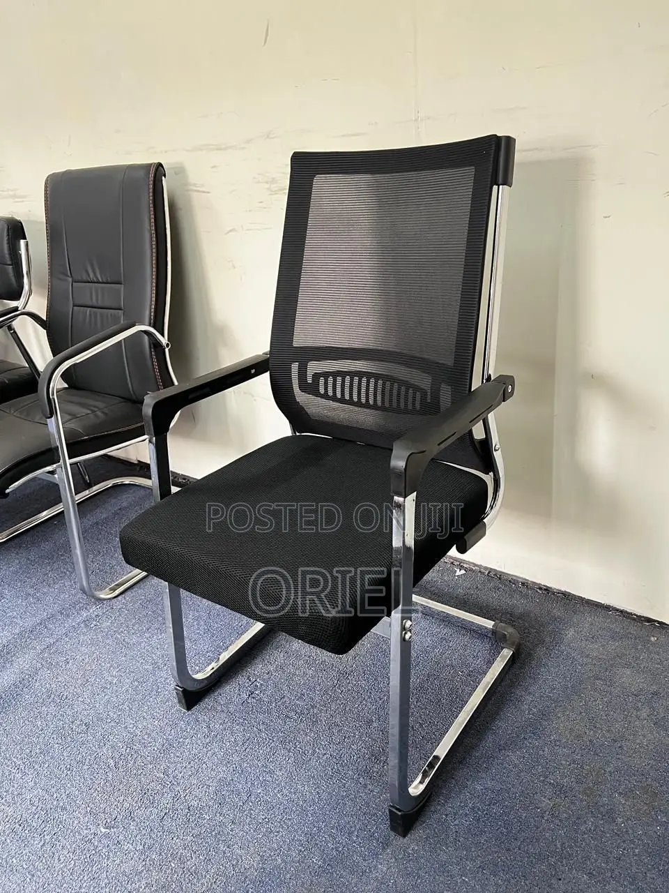 Office Chair : Black Mesh Boardroom Meeting Office Chair