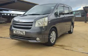 Toyota Noah 2009 Gray