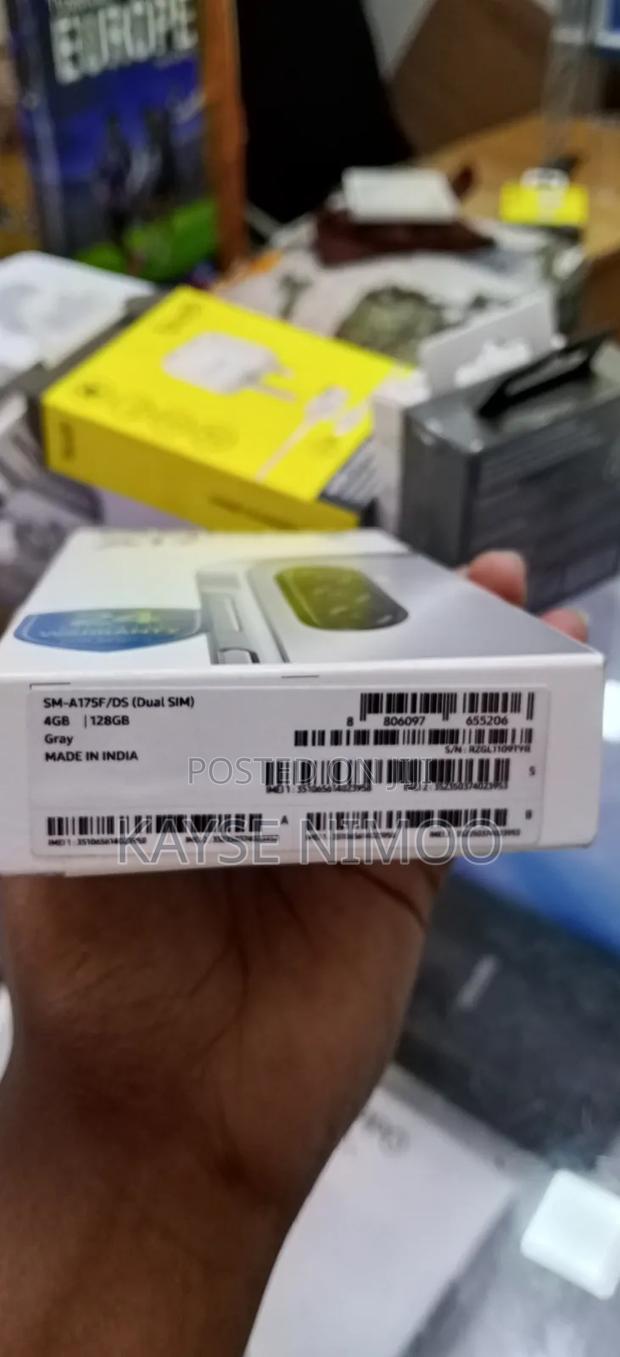 New Samsung Galaxy A17 128 GB Gray - thumbnail 3