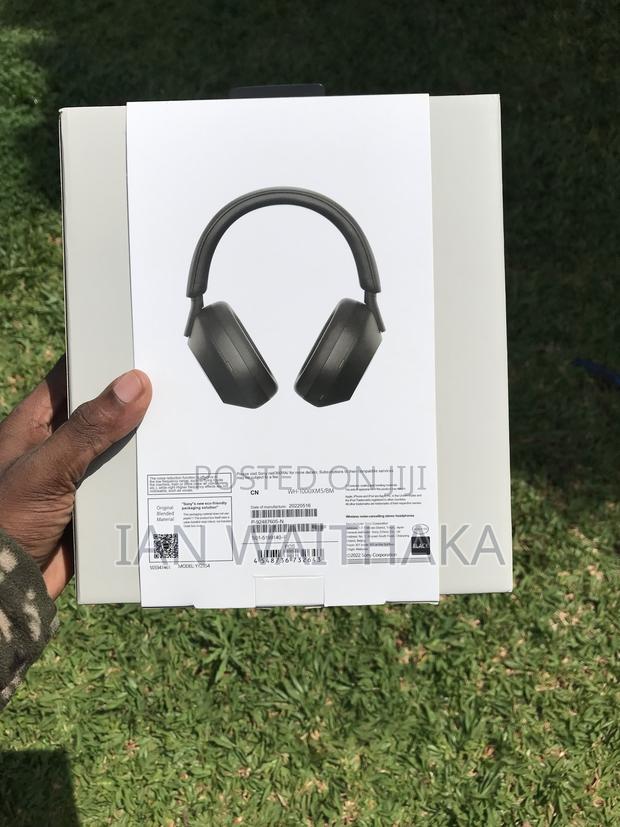 Sony Xm5 Headphones - thumbnail 2