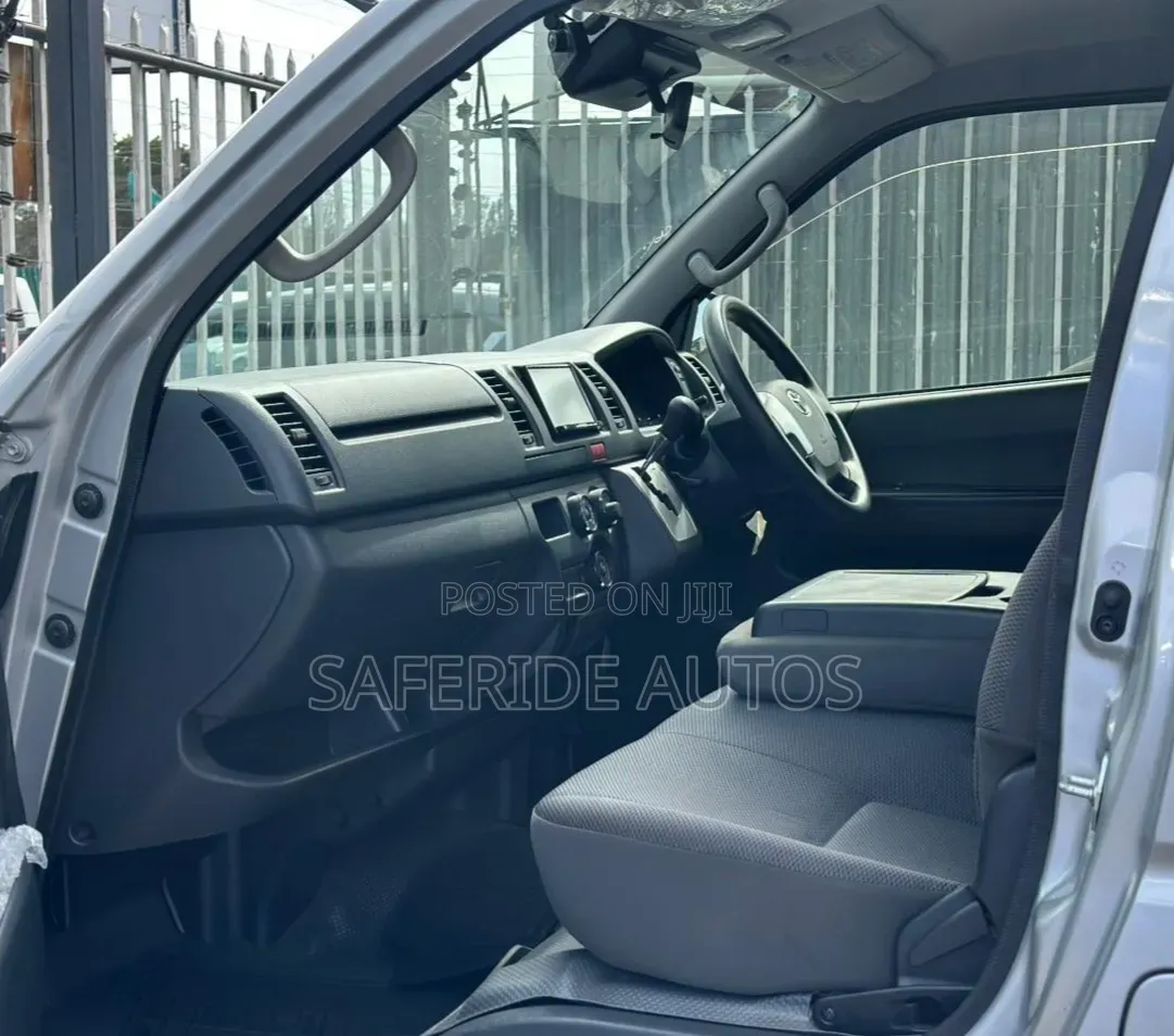 Toyota HiAce 2019 Silver