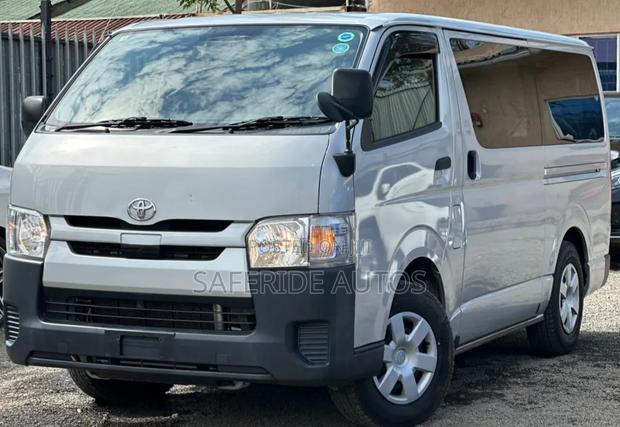 Toyota HiAce 2019 Silver - thumbnail 8