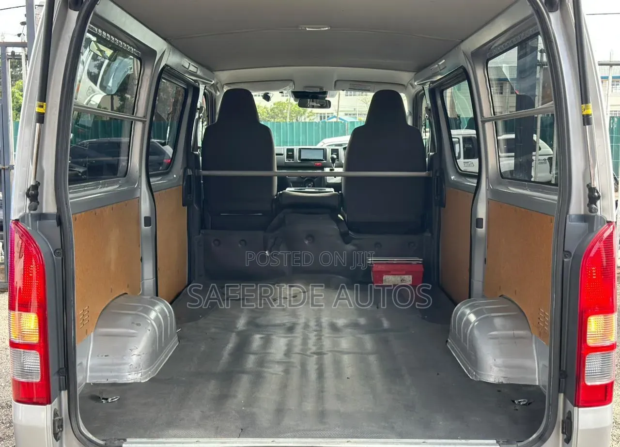 Toyota HiAce 2019 Silver