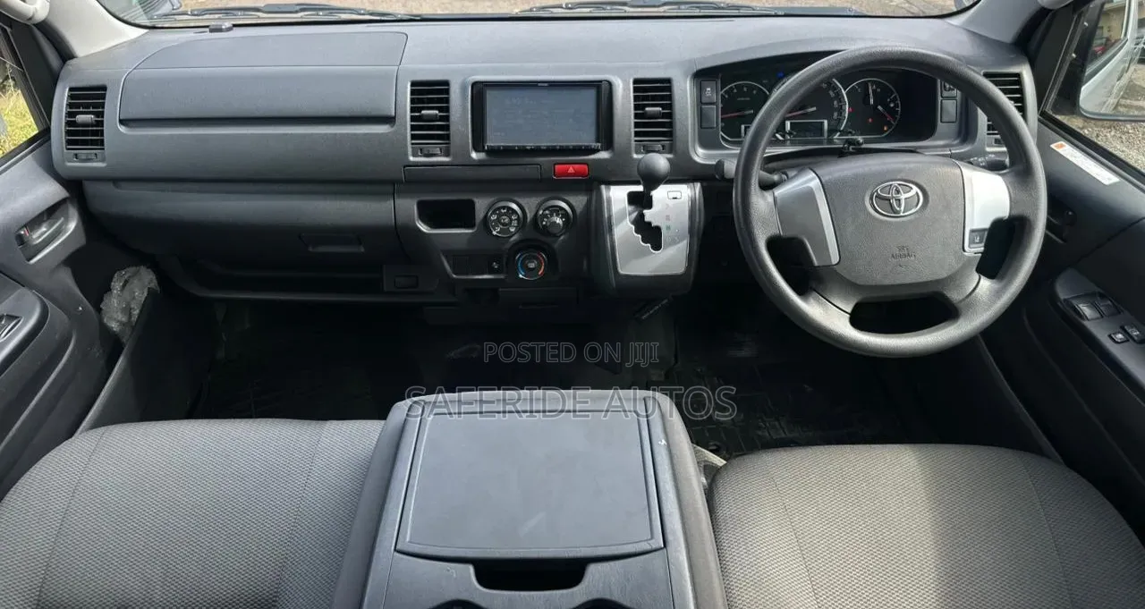Toyota HiAce 2019 Silver