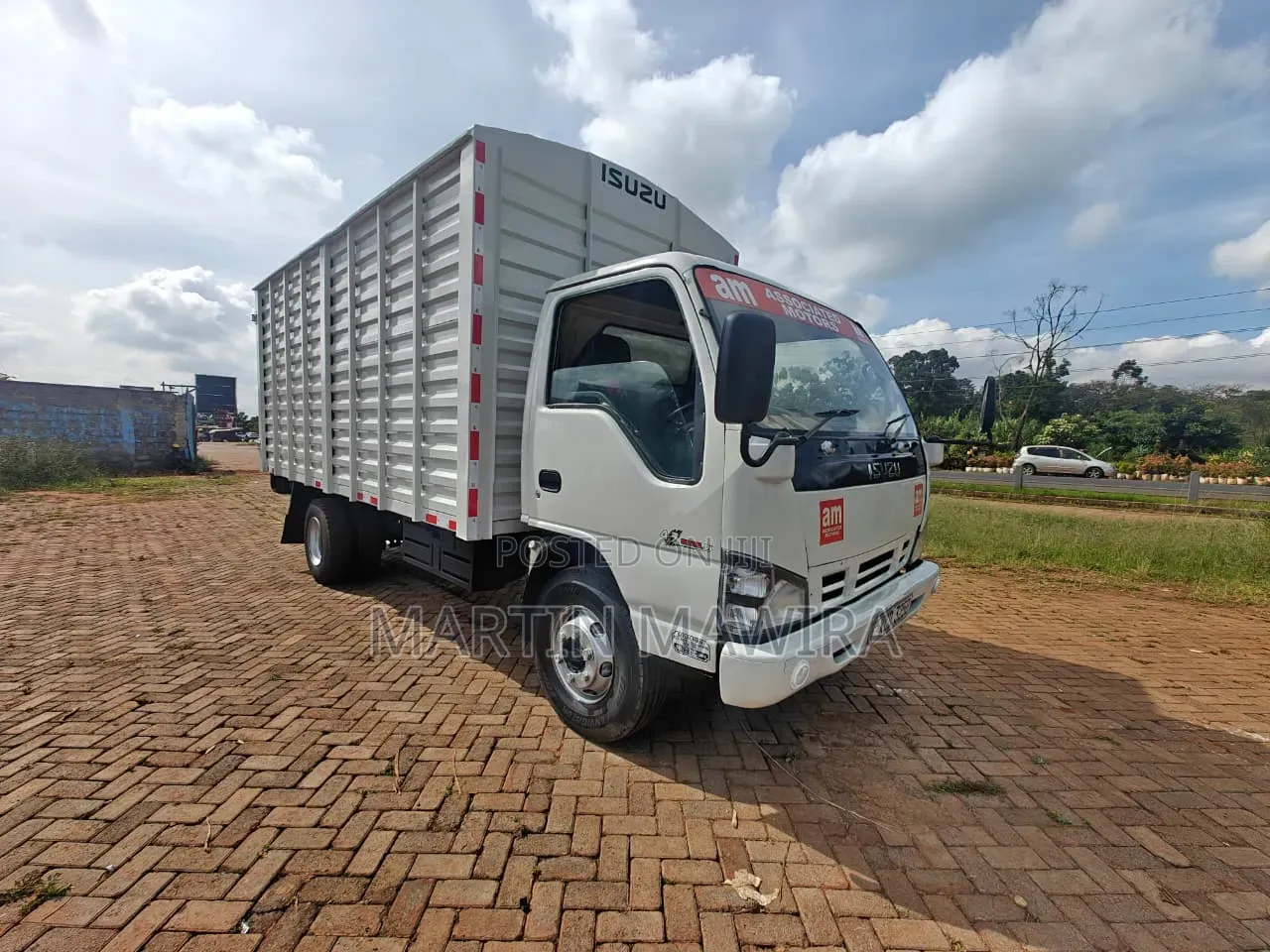 NPR Isuzu 2015