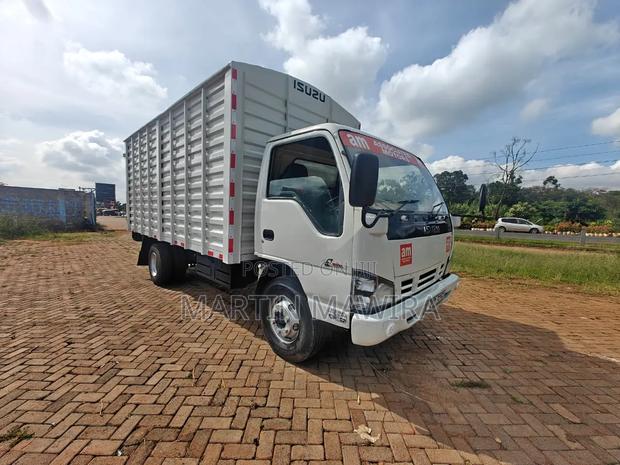 NPR Isuzu 2015 - thumbnail 2