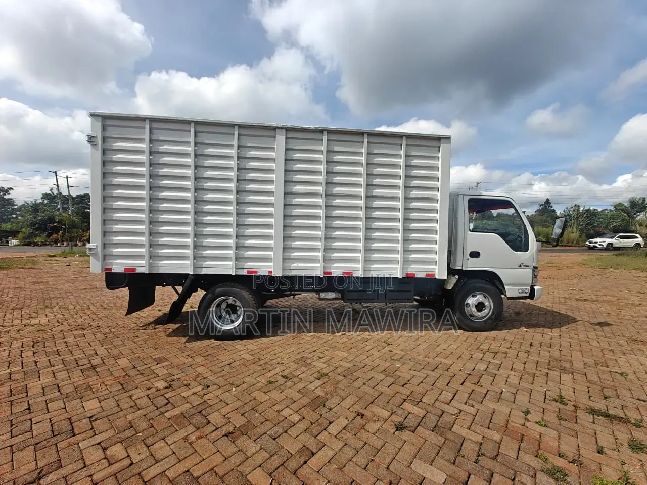 NPR Isuzu 2015