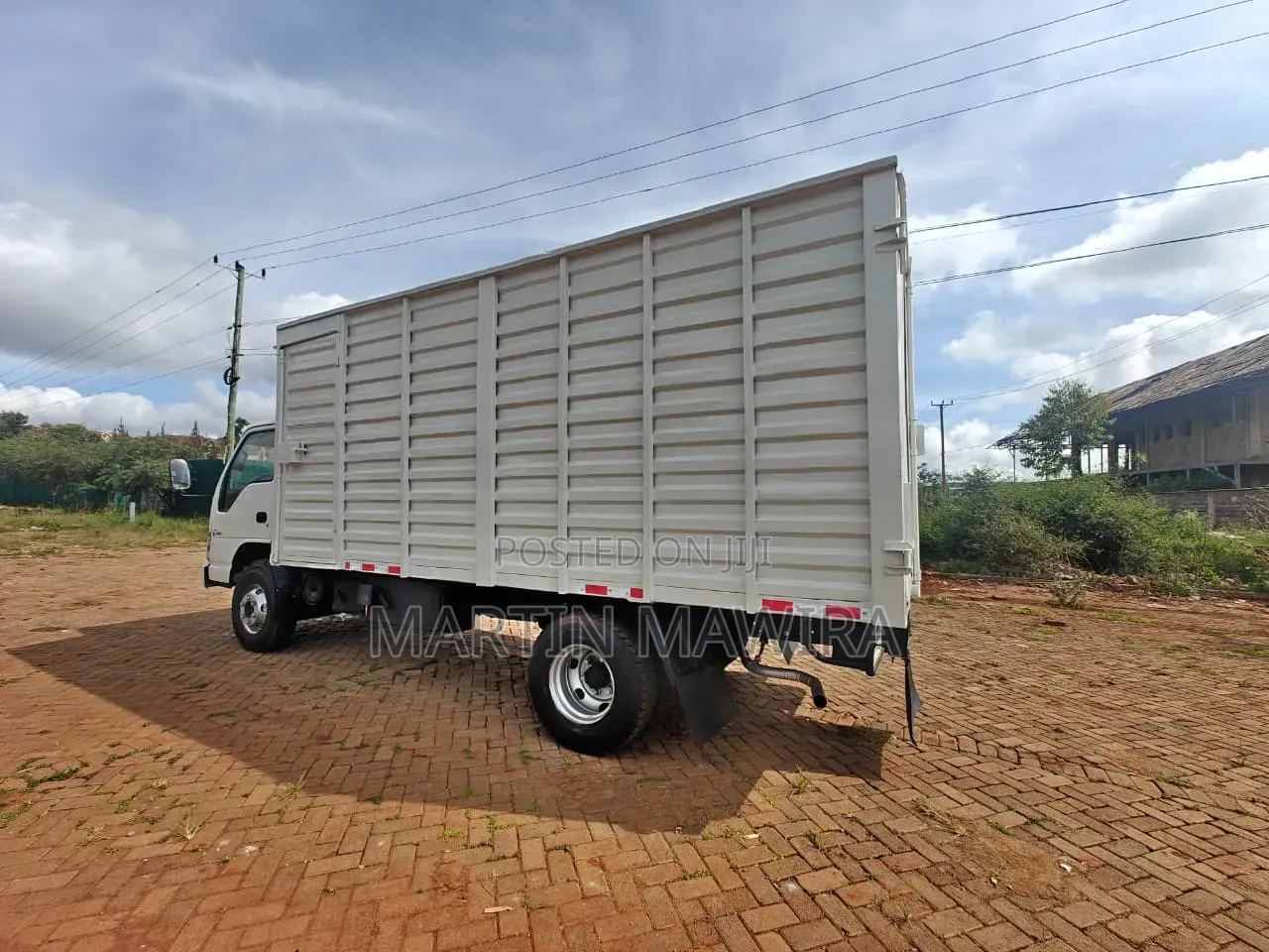 NPR Isuzu 2015
