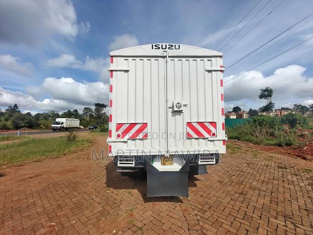 NPR Isuzu 2015 - thumbnail 7