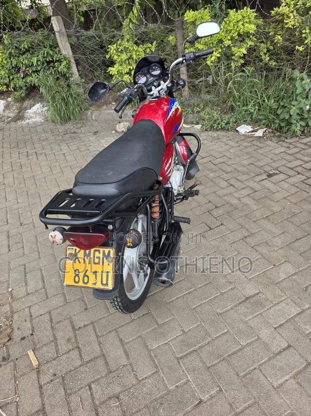 Bajaj Boxer 125 2025 Red - thumbnail 4