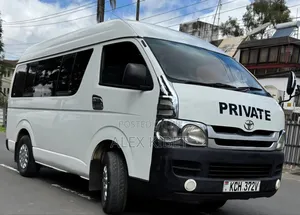 Toyota HiAce 2010 White
