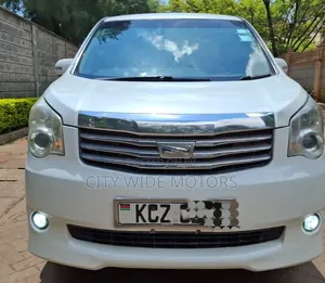 Toyota Noah 2013 White