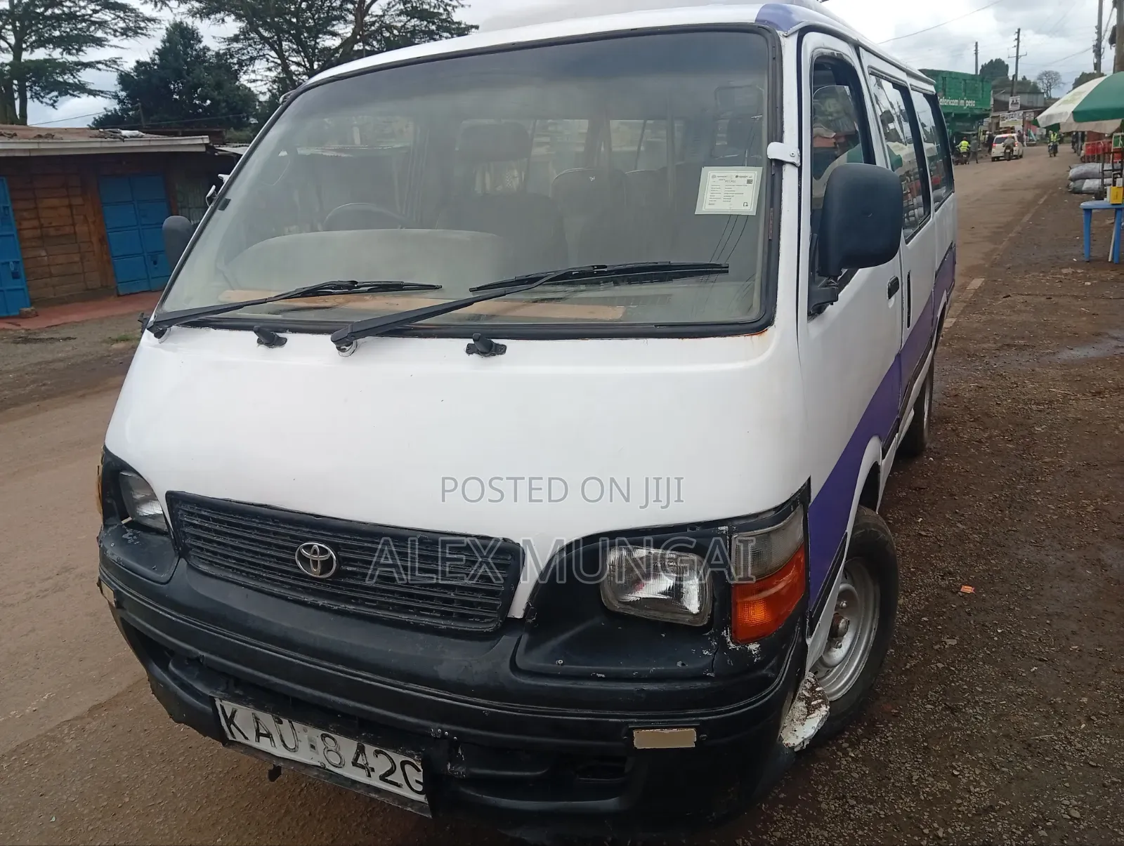 Toyota HiAce 2000 White