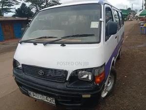 Toyota HiAce 2000 White