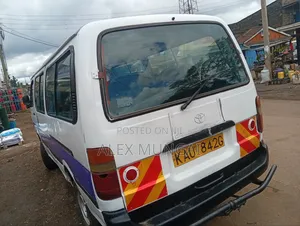 Toyota HiAce 2000 White