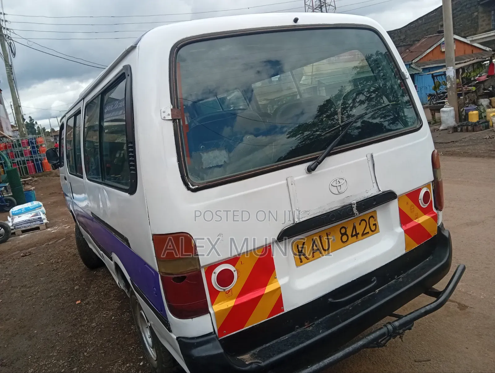 Toyota HiAce 2000 White