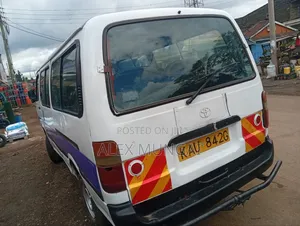 Toyota HiAce 2000 White