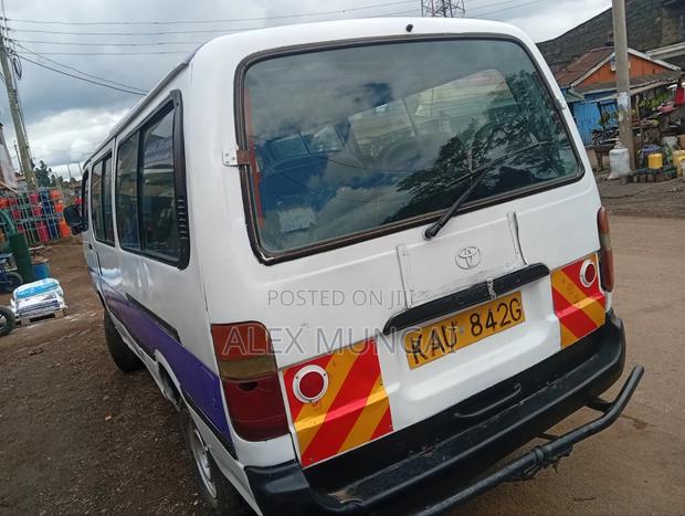 Toyota HiAce 2000 White - thumbnail 5