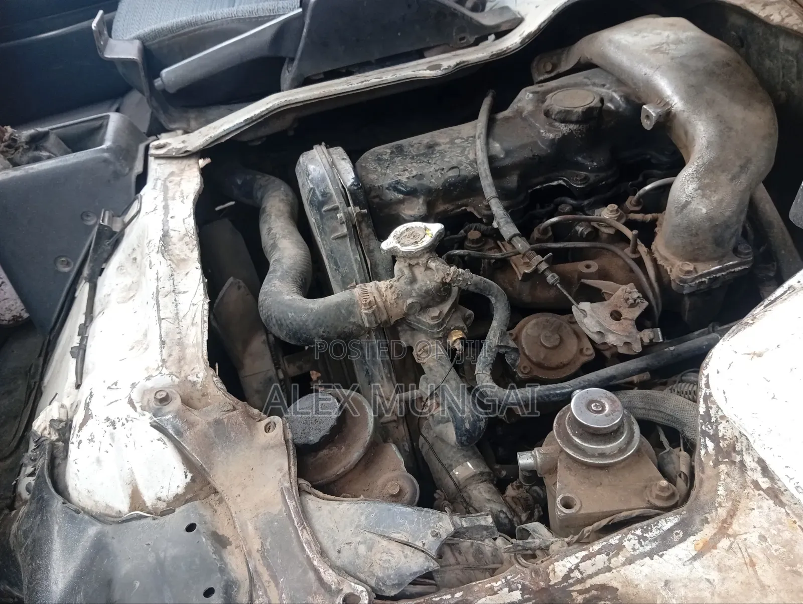 Toyota HiAce 2000 White