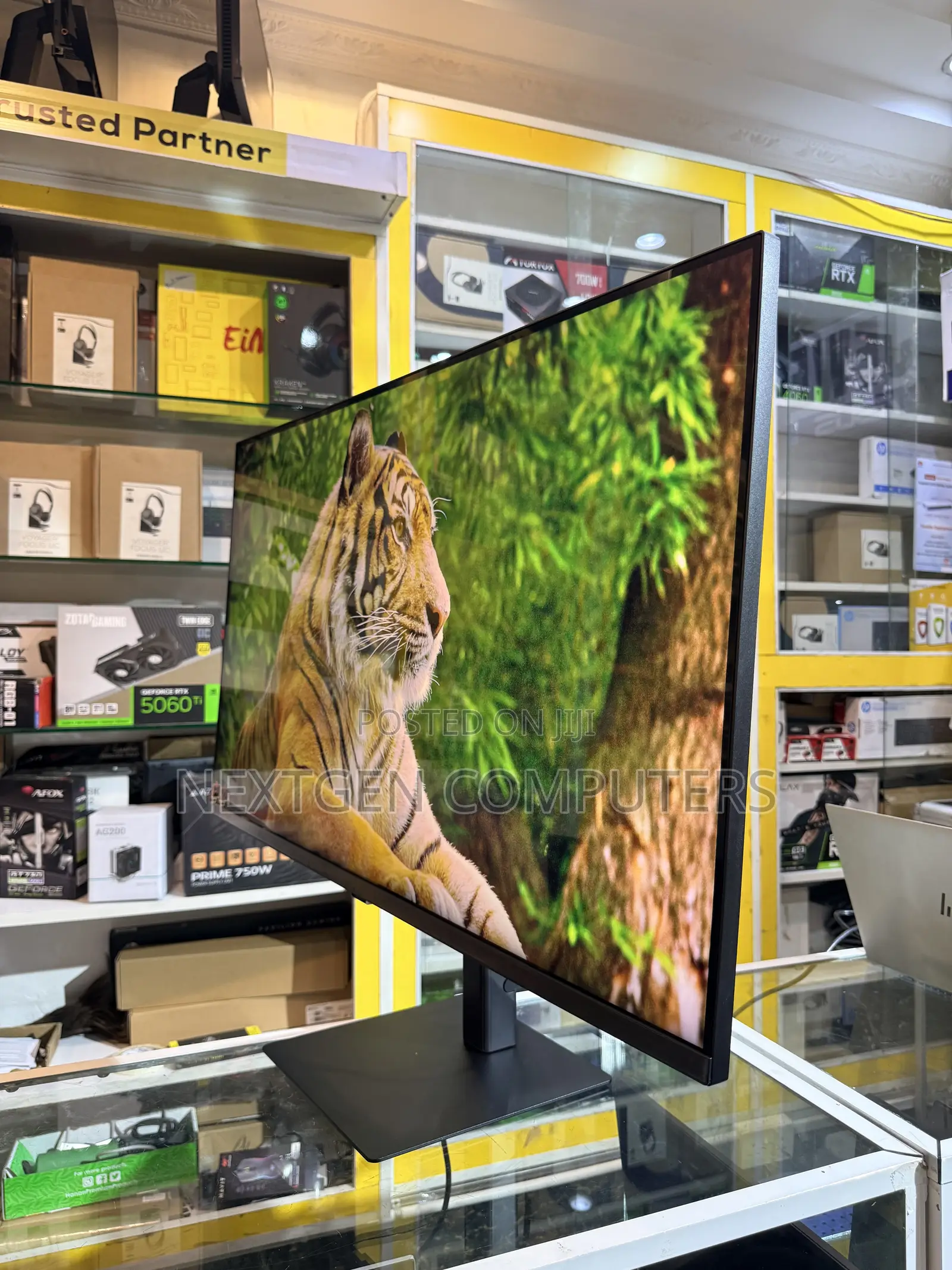 Samsung S8 Ls37d802eaexxs 37” HDR Frameless Monitor