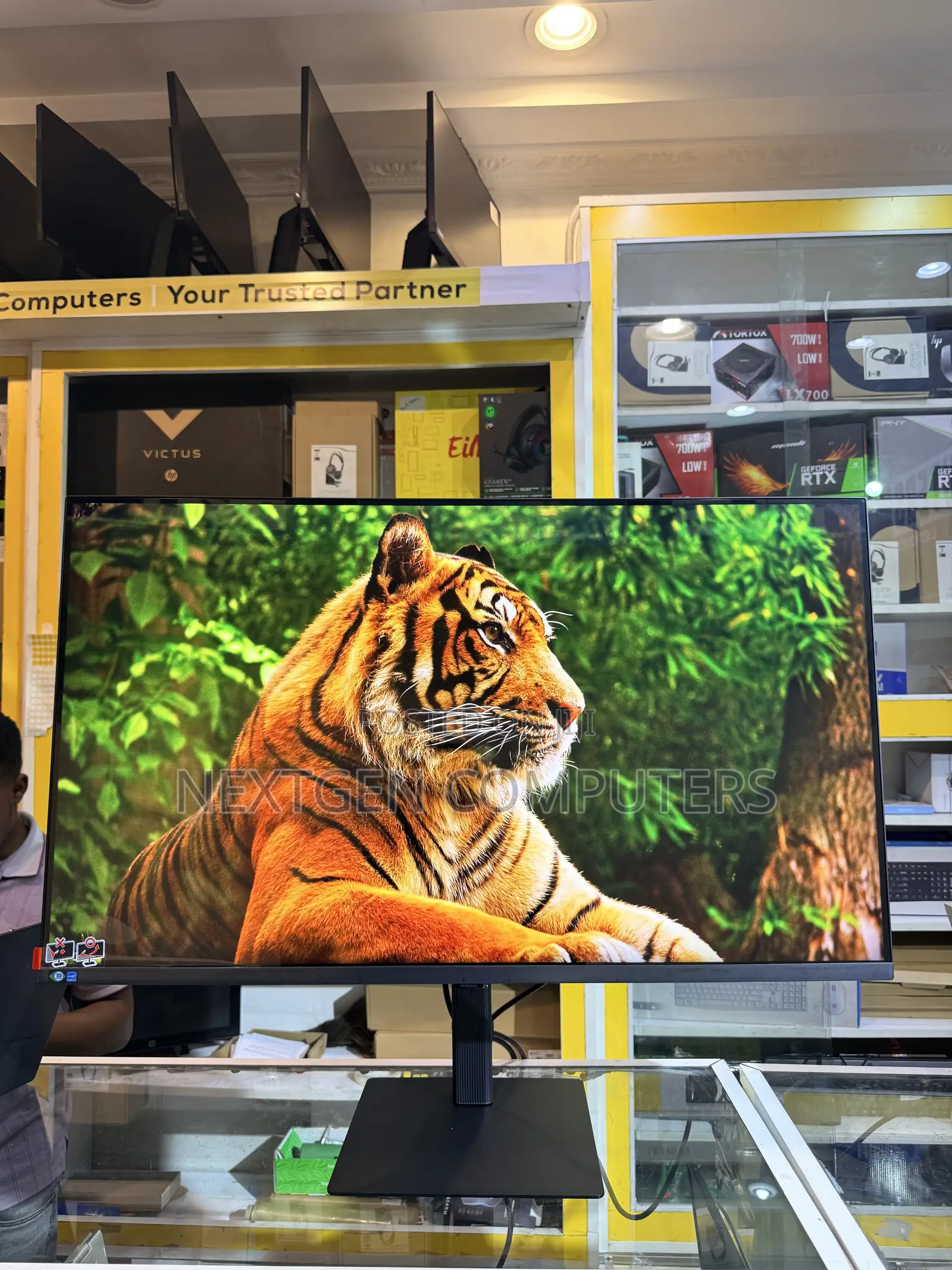 Samsung S8 Ls37d802eaexxs 37” HDR Frameless Monitor