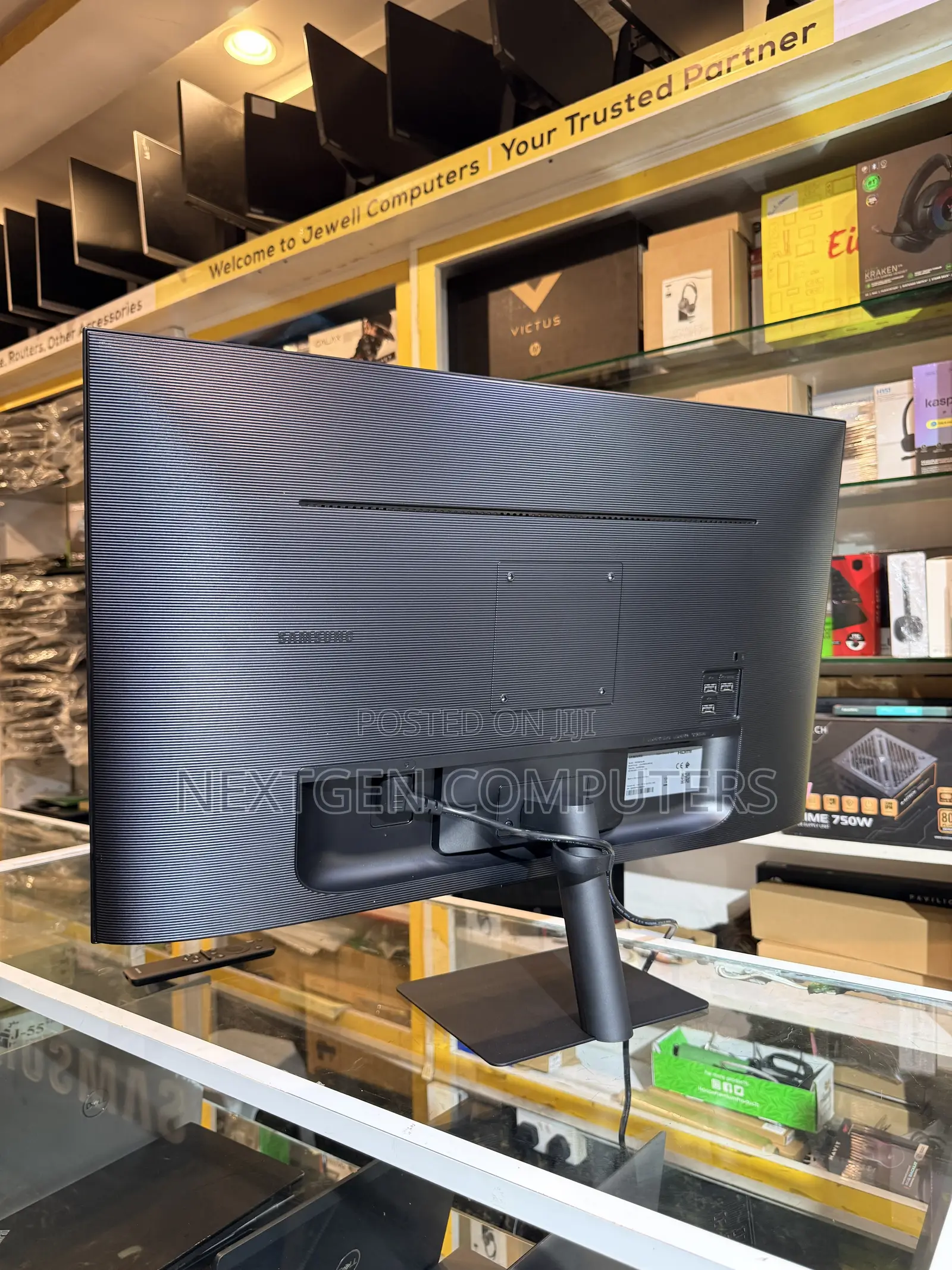 Samsung Ls43fm700umxue M7 43” Uhd Usb-C Frameless Smart Monitor