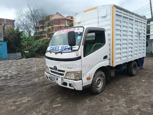 Toyota Dyna 2011 White