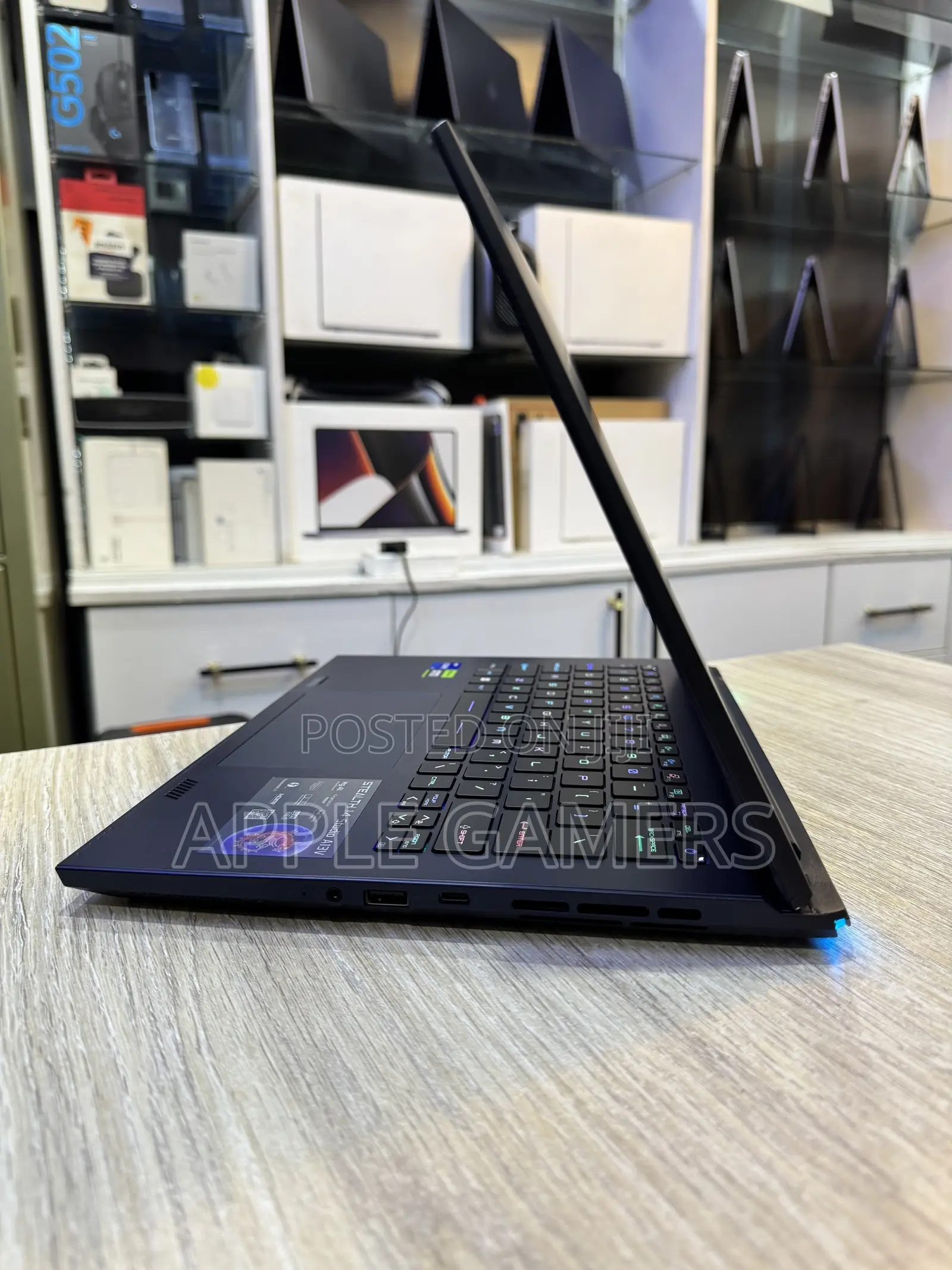 Laptop MSI Stealth 14 Studio A13VF 16GB Intel Core i7 SSD 1T
