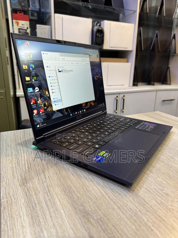 Laptop MSI Stealth 14 Studio A13VF 16GB Intel Core i7 SSD 1T - thumbnail 3