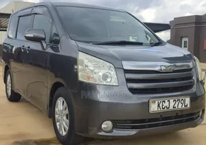Toyota Noah 2011 Gray