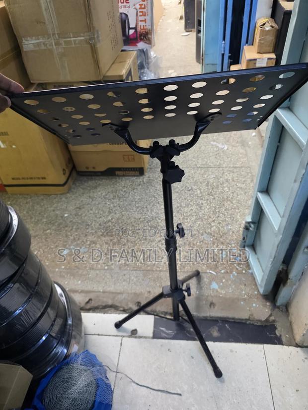 Soundking D013 Music Stand - thumbnail 2