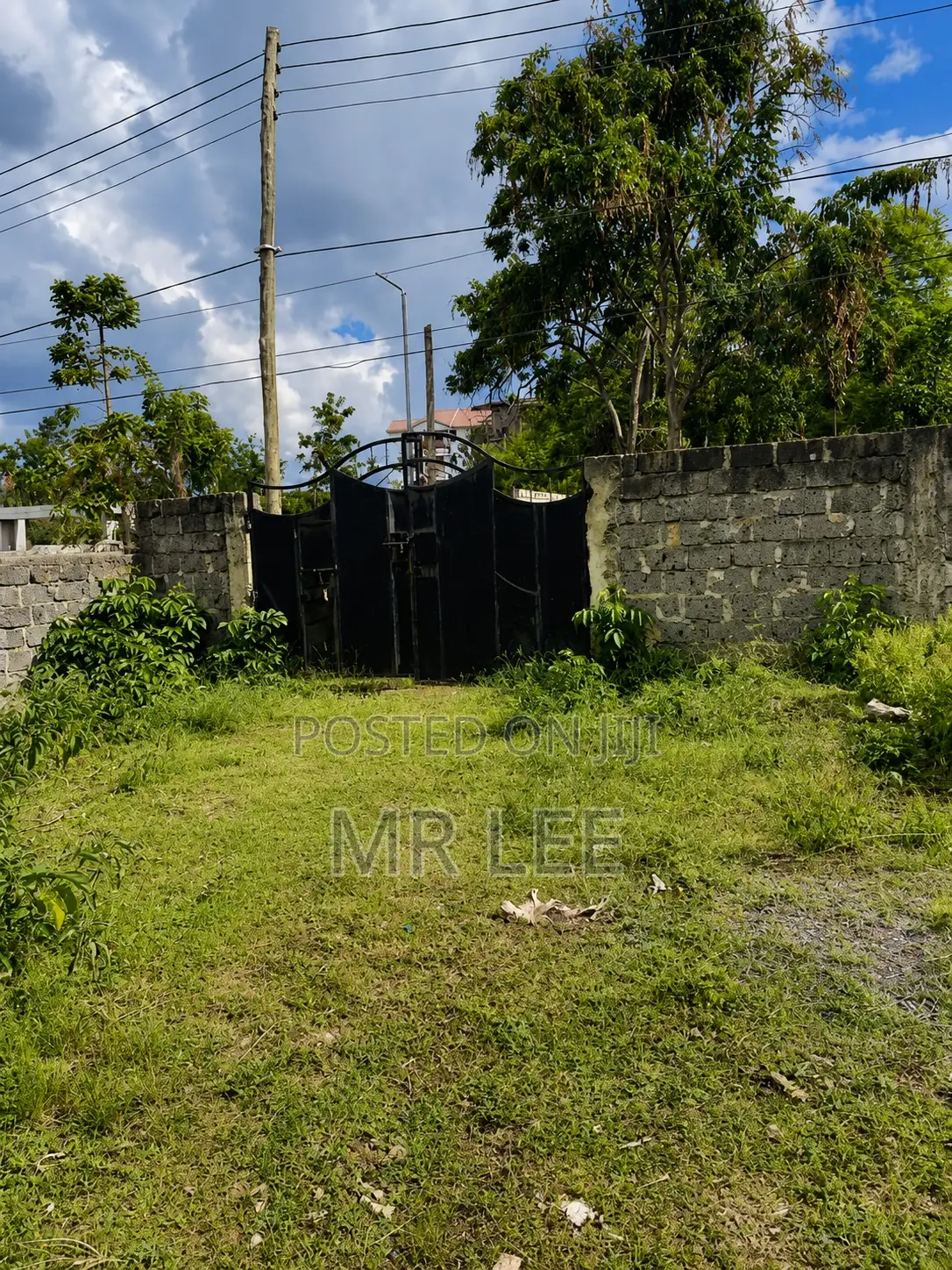 1⁄2 an Acre Land in Roysambu