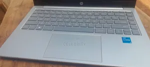Laptop HP 14-ep0063 4GB Intel SSD 512GB