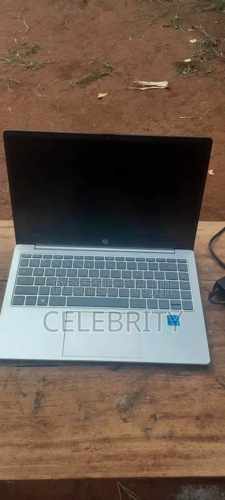 Laptop HP 14-ep0063 4GB Intel SSD 512GB