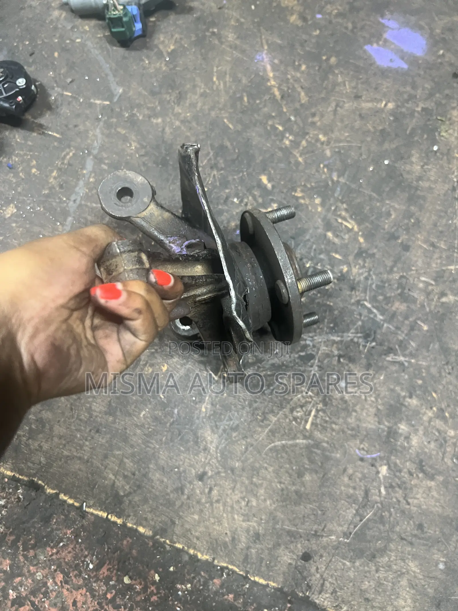 Mira Front Hub